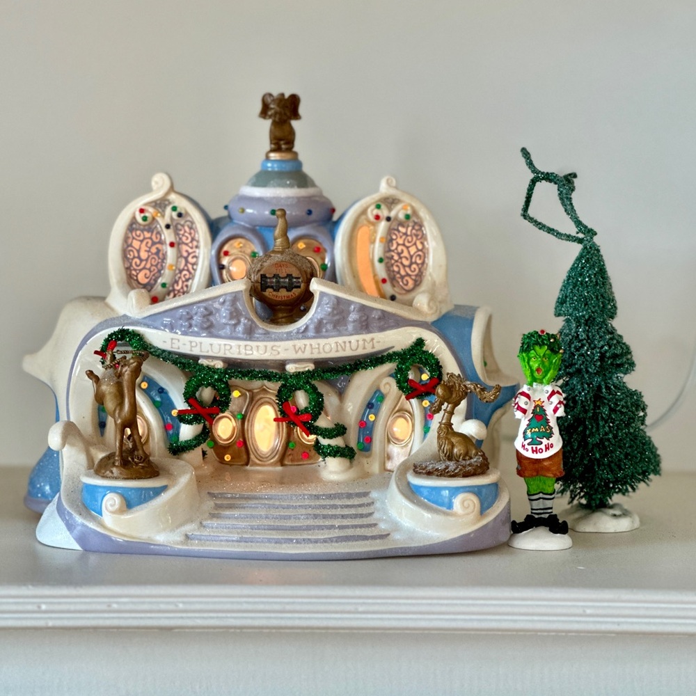 Dept 56 “How The Grinch Stole Christmas” TOWN HALL, rare/retired, complete w/box